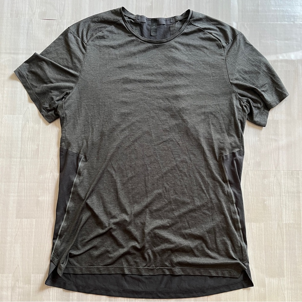Lululemon Mens Shirt Medium Dark Grey Fast and Free Running Airflow